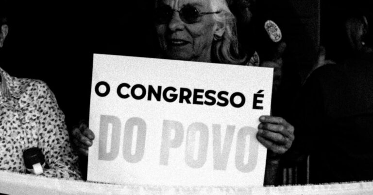 Illustration de Bolsonaro condamné : le Brésil bascule dans l'incertitude Jair-Bolsonaro-Brasilia-trial