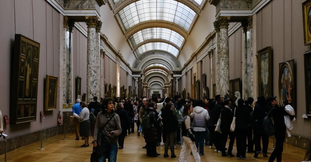 Illustration de Le scandale des dépenses d'Hidalgo : un luxe indécent? Paris-city-hall-controversy