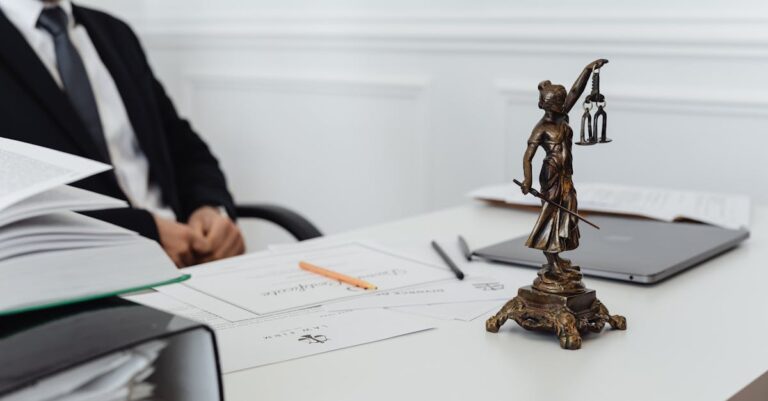 Illustration de Viol à Paris : l'effroyable bilan d'une justice défaillante Paris-courthouse-verdict-crime