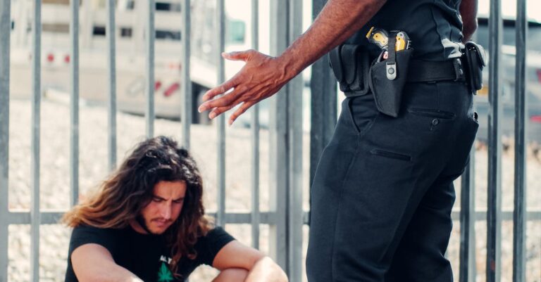 Illustration de Un réfugié tué par la police : un passé trouble en question Police-intervention-Var