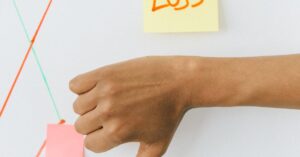 Illustration de Chaos économique : Le « Liberation Day » de Trump tourne au fiasco américain Trump-economic-failure