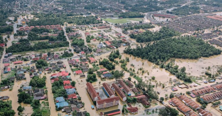 Illustration de Valence sous la menace des inondations, un désastre évitable ? Valence-flooding-disaster