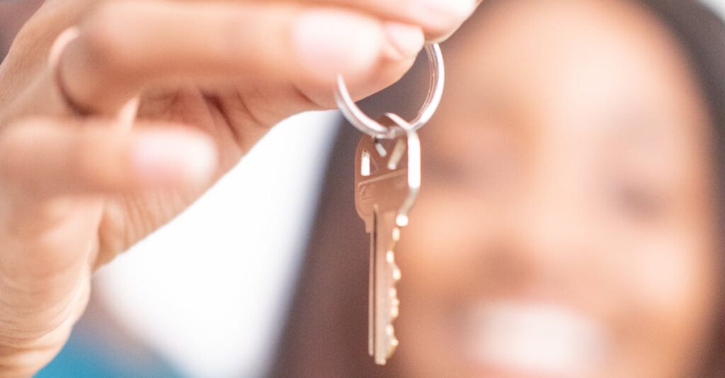 Illustration de Passoires thermiques : le gouvernement sème le chaos pour les vendeurs confused-homeowner-selling