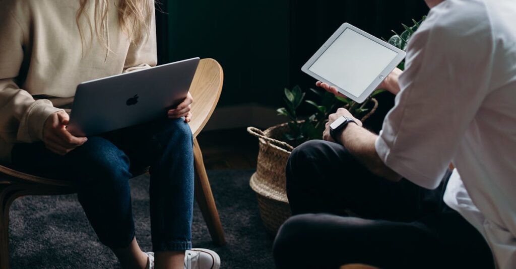 Illustration de Télétravail en couple : le piège qui détruit votre vie privée couple-argument-telework