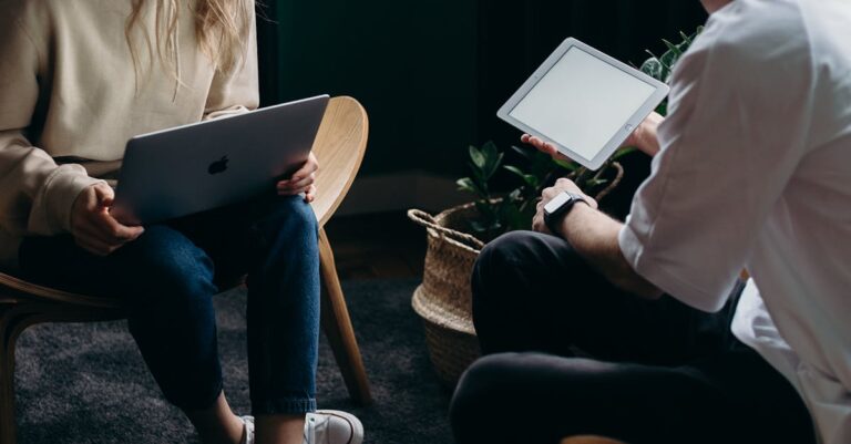 Illustration de Télétravail en couple : le piège qui détruit votre vie privée couple-argument-telework