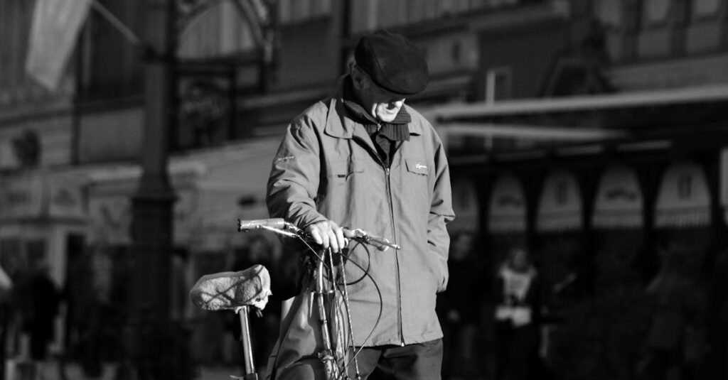 Illustration de Censure et Controverse : L'Équipe Cycliste Israel-Premier Tech Cède Face aux Manifestations cyclist-Vuelta-protest-1