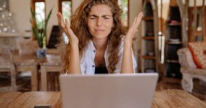Illustration de Abonnements numériques : le fiasco de l'accès partagé digital-subscription-login-problem