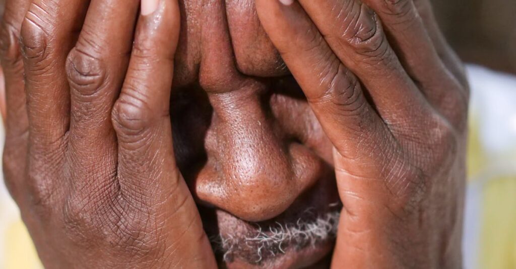 Illustration de La facture salée de la dépendance, les aînés sacrifiés elderly-care-financial-struggle