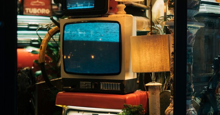 Illustration de Back Market : le pari risqué des boutiques physiques electronics-store-interior
