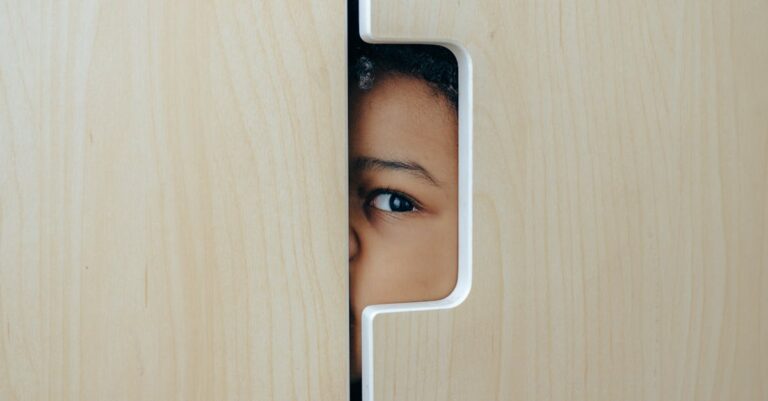 Illustration de Choc familial : quand un secret de don de sperme brise des vies family-secret-revealed