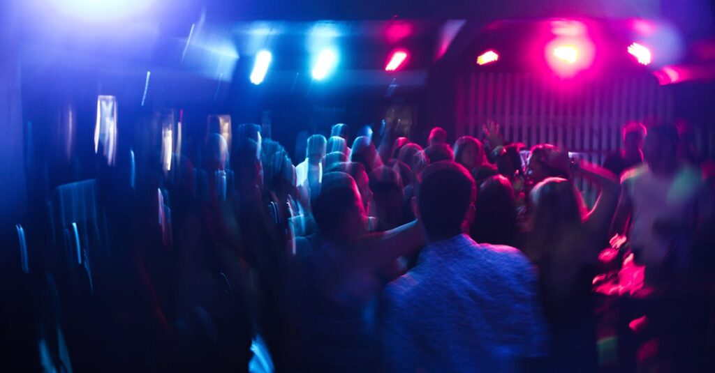 Illustration de Rave-parties : la France impuissante face au chaos organisé illegal-rave-party-1