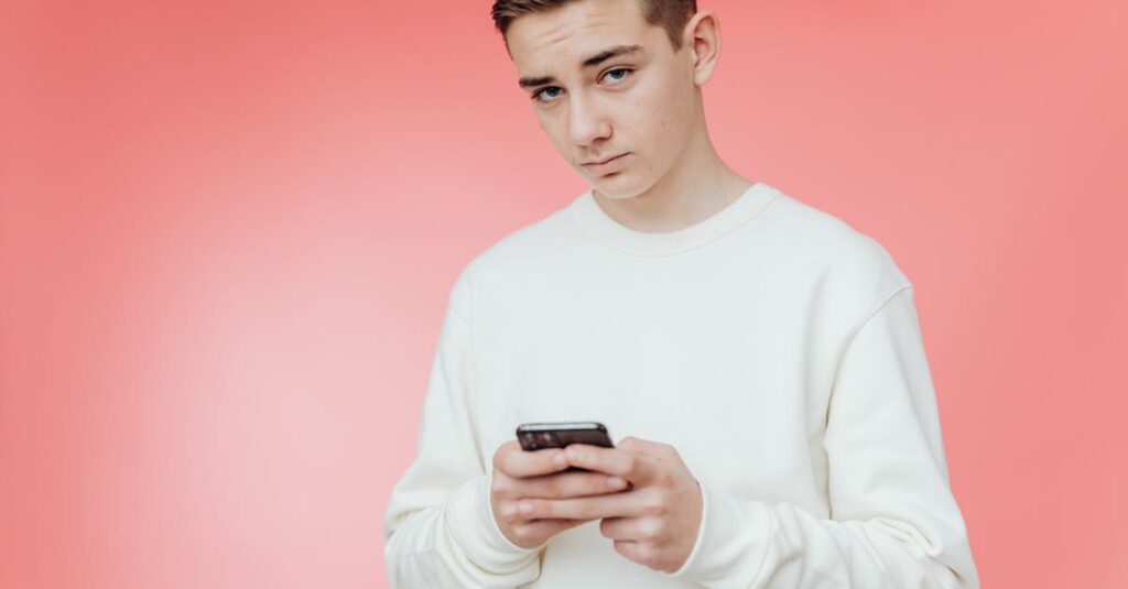 Illustration de L'échec cuisant de l'opération « Portable en pause » teenager-smartphone-addiction