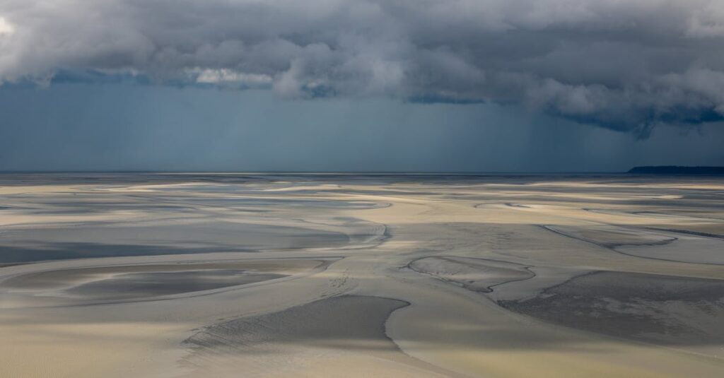 Illustration de Chaos climatique imminent : la France sous la menace d'orages dévastateurs violent-storm-France-1