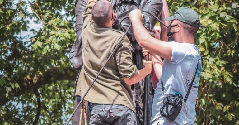 Illustration de La statue polémique d'Albert Pike fait un retour controversé Albert-Pike-statue-controversy