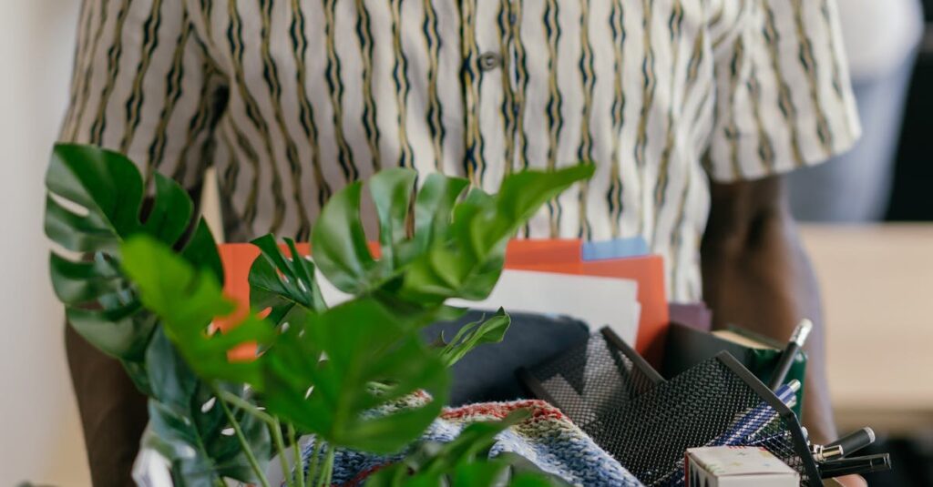 Illustration de Amazon : 30 000 licenciements, l'Amérique retient son souffle Amazon-employee-layoff-1