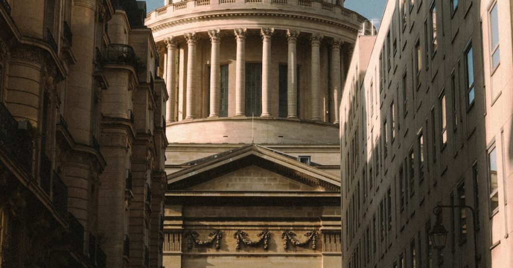 Illustration de Panthéonisation de Badinter : une hypocrisie républicaine flagrante Badinter-Pantheon-France-chaos