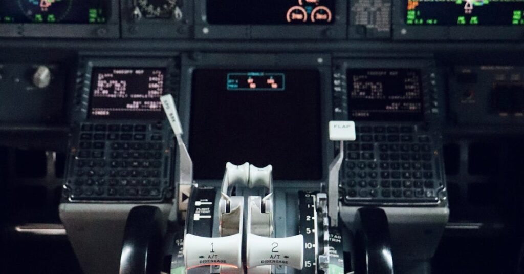Illustration de Un avion frôle la catastrophe, un pilote blessé Boeing-737-damaged-cockpit