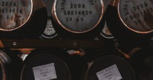 Illustration de Charente : l'audace risquée du whisky face au cognac Charente-distillery-whisky-production