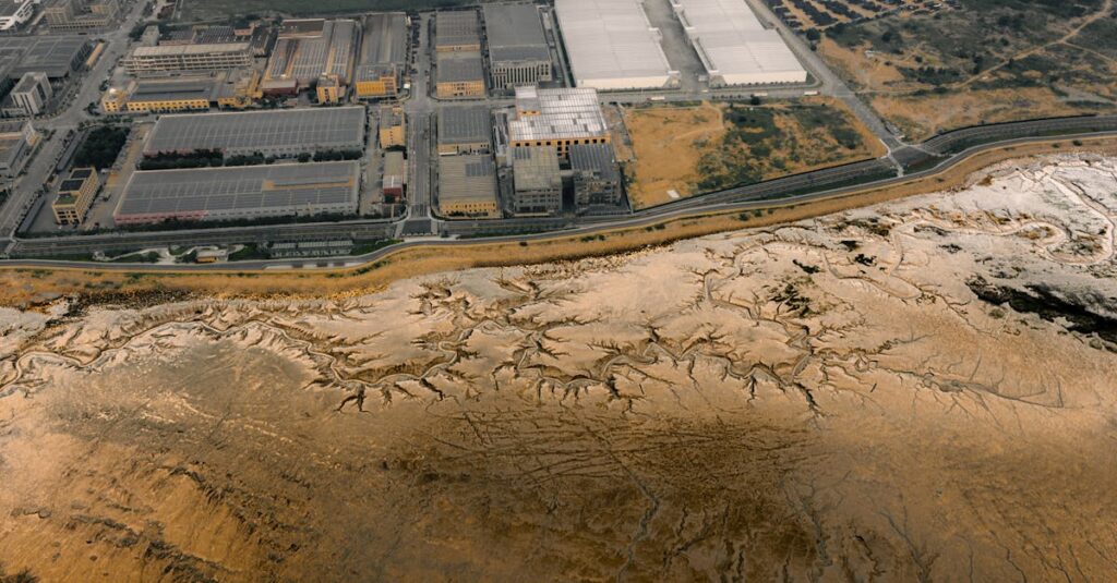 Illustration de Terres rares : La Chine serre la vis et menace l'économie mondiale China-rare-earth-factory