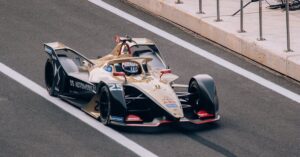 Illustration de Catastrophe en Formule 1 : Norris prend la tête, Piastri s'effondre Formula-1-Mexico-crash