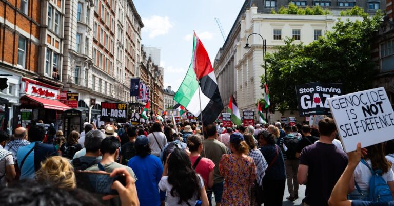 Illustration de Échec retentissant : La Flottille Global Sumud échoue à briser le blocus de Gaza Gaza-blockade-protest