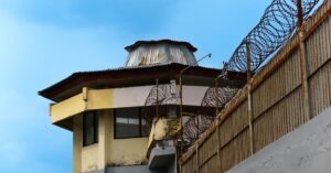 Illustration de Bolsonaro condamné : un appel désespéré face à la chute inévitable Jair-Bolsonaro-prison