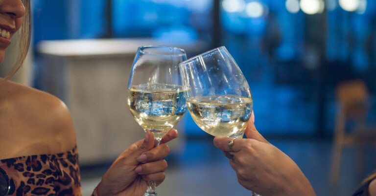 Illustration de Argentine : Milei renforce son emprise, l'avenir s'assombrit Javier-Milei-celebration-Buenos-Aires