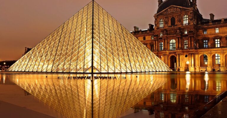 Illustration de Cambriolage du Louvre : Un Échec Cuisant, Des Complots en Ligne Louvre-museum-theft-chaos