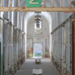 Nicolas-Sarkozy-prison-entrance-1