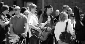 Illustration de Russie : Une chanteuse de 18 ans lourdement sanctionnée Russian-singer-protest