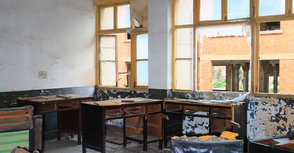 Illustration de L'UNRWA : un rôle prétendument crucial, malgré l'échec et les controverses UNRWA-headquarters-destruction