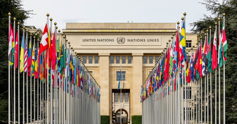 Illustration de L'ONU, impuissante face à l'humiliation houthiste au Yémen Yemen-UN-building-siege