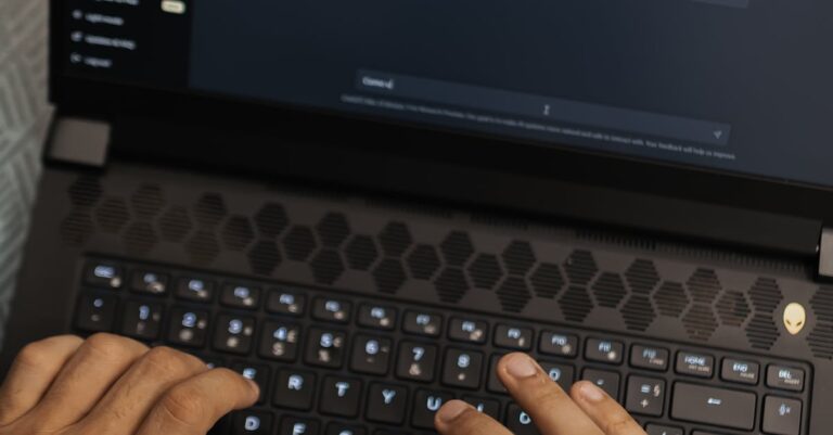 Illustration de ChatGPT, une hégémonie numérique inquiétante chatgpt-interface-computer