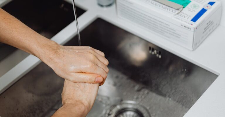 Illustration de L'eau du robinet en France: une menace cachée ? contaminated-tap-water