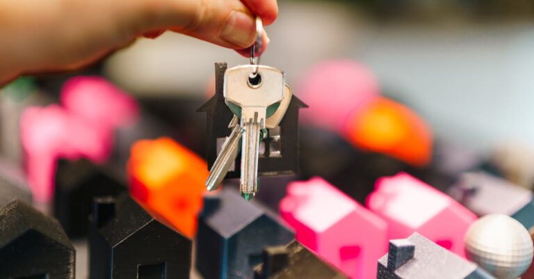 Illustration de Immobilier : la reprise déjà menacée par une chute brutale des ventes declining-real-estate-sales