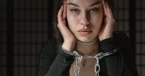 Illustration de Démantèlement d'un réseau de trafic de gaz hilarant : la face sombre de la fête police-raid-drugs-malaga