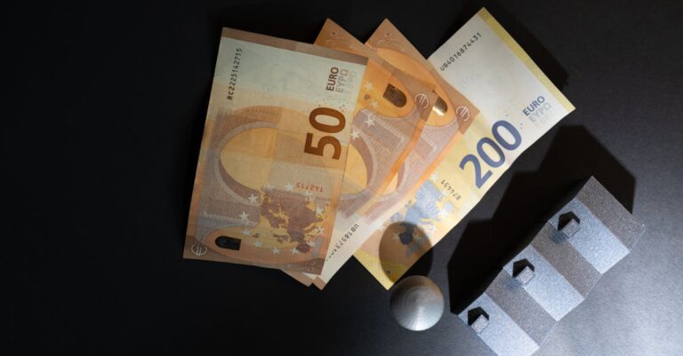 Illustration de Immobilier : La crise est-elle VRAIMENT finie ? real-estate-crisis-finance