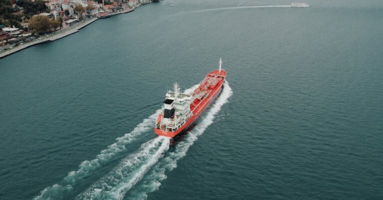 Illustration de Pétrolier russe : un scandale d'État en mer ! russian-oil-tanker