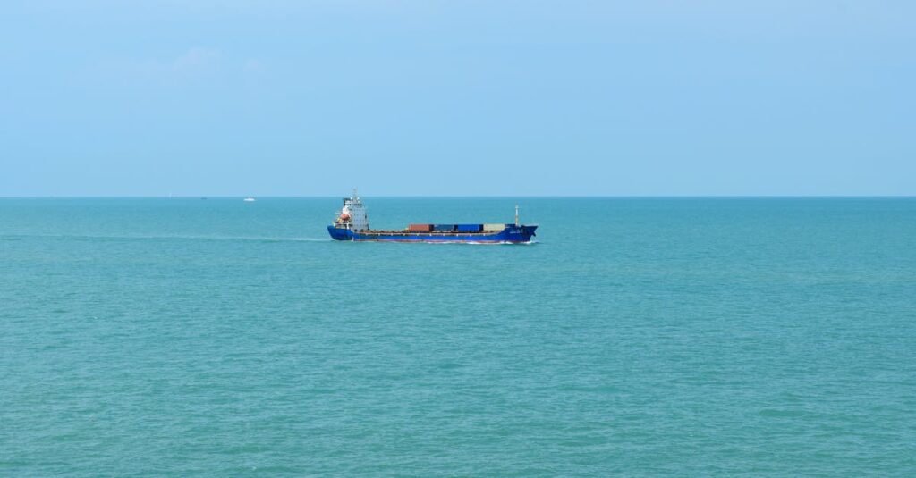 Illustration de Flotte fantôme russe : Macron, l'échec d'une stratégie maritime ship-tanker-illegal