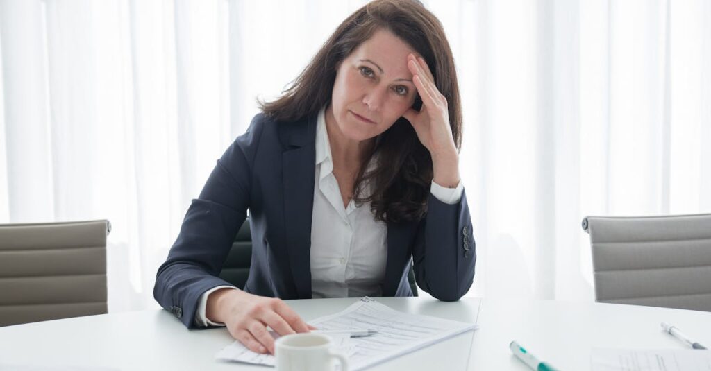 Illustration de DRH sous pression : chaos et faillites du management moderne stressed-human-resources-manager