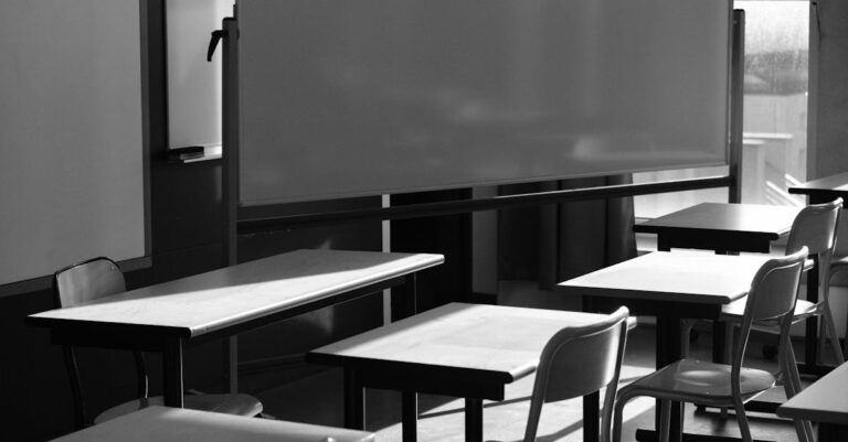 Illustration de Enseignants français : Un métier en pleine déroute teacher-despair-France