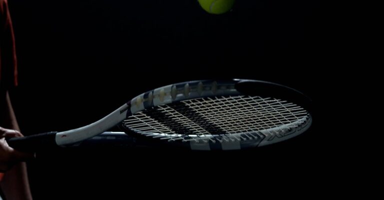 Illustration de Tennis : Zverev dénonce un scandale orchestré par les directeurs de tournoi ! tennis-court-slow-speed