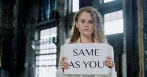 Illustration de Stellantis Poissy : l'ombre d'une fermeture plane Factory-closure-protest