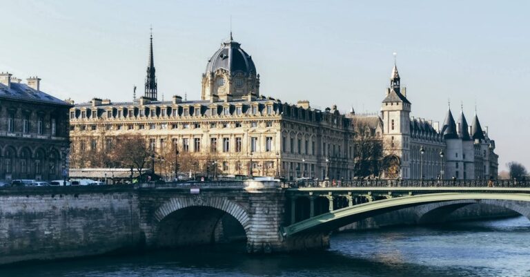 French-courthouse-scandal