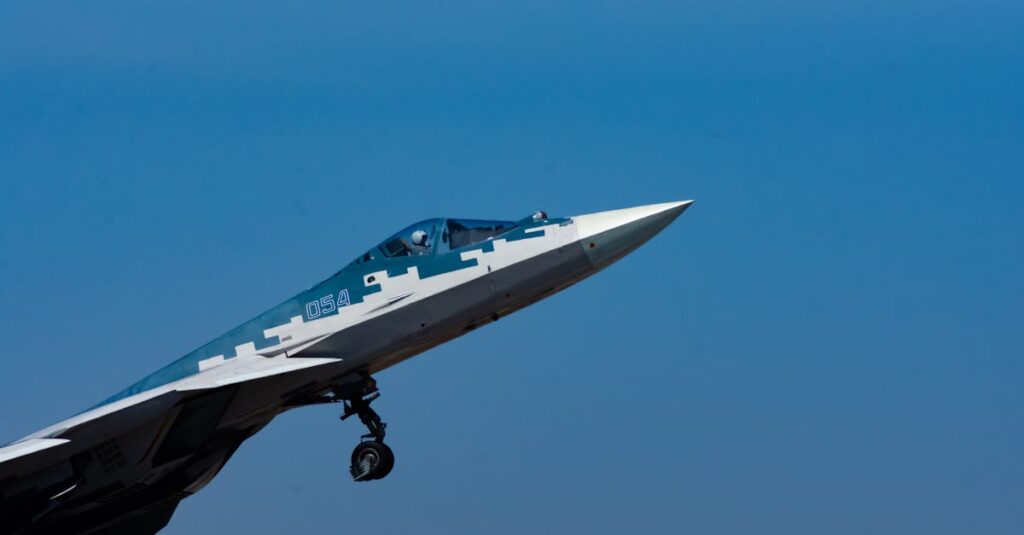 Illustration de Catastrophe aérienne à Dubaï: un Tejas s'écrase en public Indian-fighter-jet-crash-Dubai