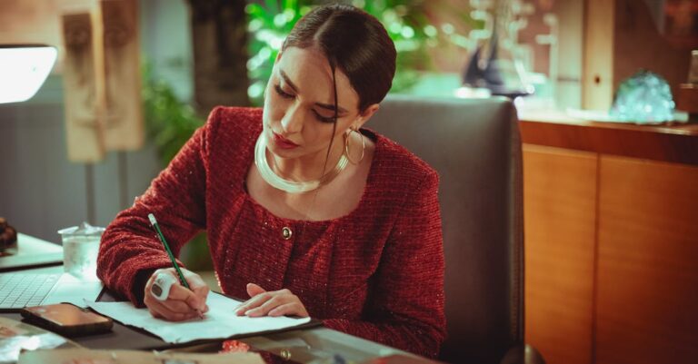 Marine-Le-Pen-serious