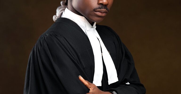 Nicolas-Sarkozy-in-court-5