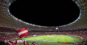 Illustration de Rennes : victoire fragile, la crise pas enterrée ? Rennes-football-team-celebration