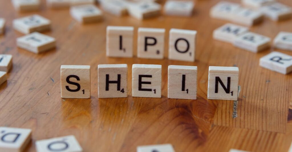 Illustration de Shein : l'invasion controversée des grandes villes françaises Shein-store-controversy