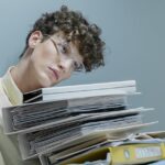 employee-struggling-office